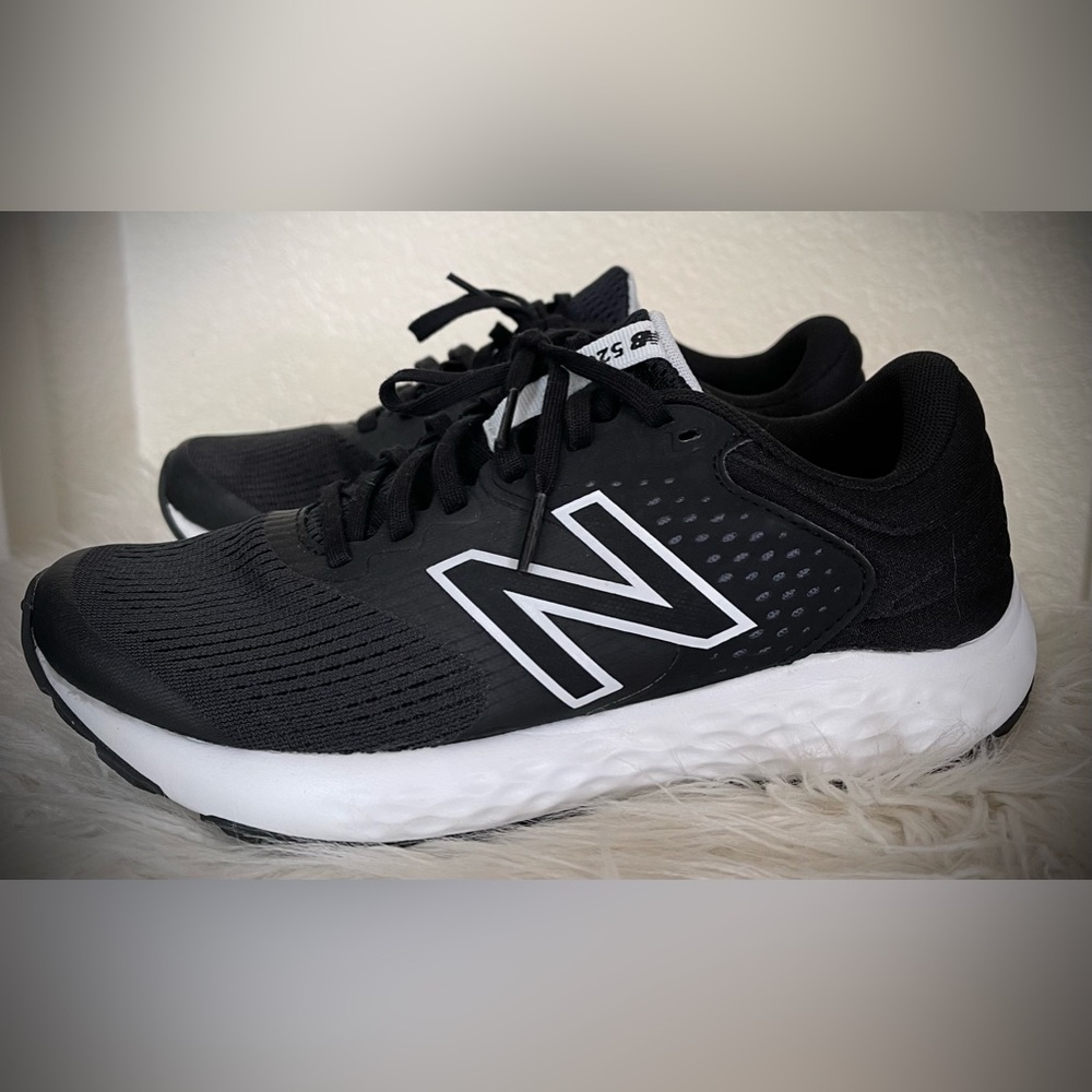 New Balance 520 V7 Women Running Shoes - size 7.5